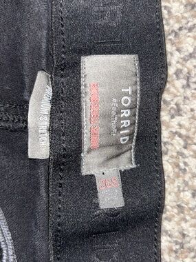 Torrid Black Stretch Jeggings with Branded Waistband (size 26 Short)